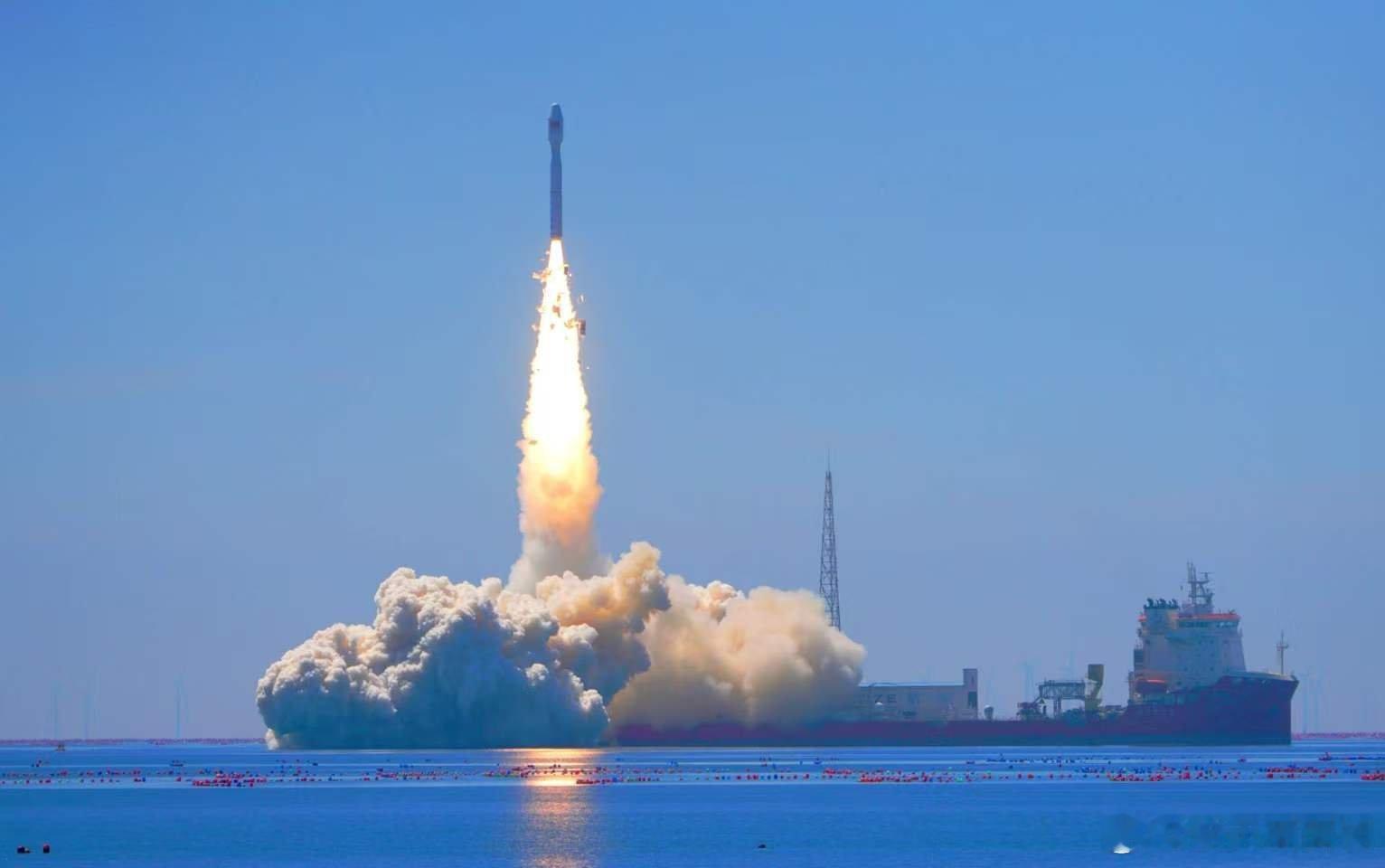 海阳东方航天港今日发射火箭 8月5日上午，捷龙三号遥十二运载火箭搭乘“东方航天港