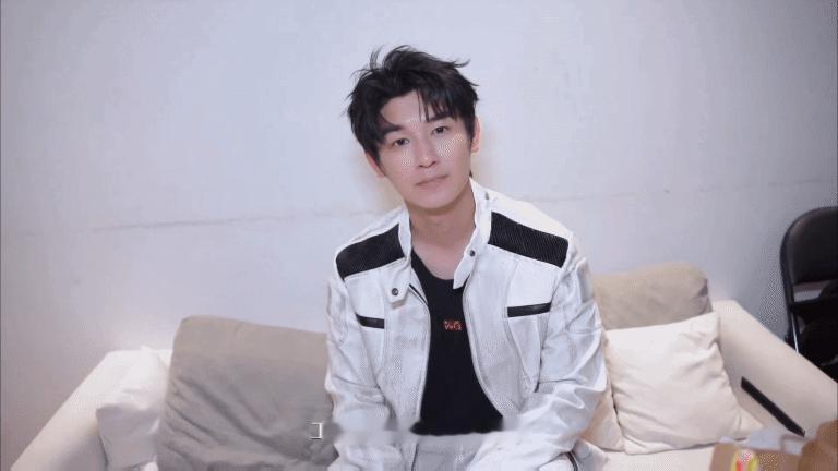 杨旭文被工作室贴脸开大本来冲发财点进去，结果被手写留言直接劝退