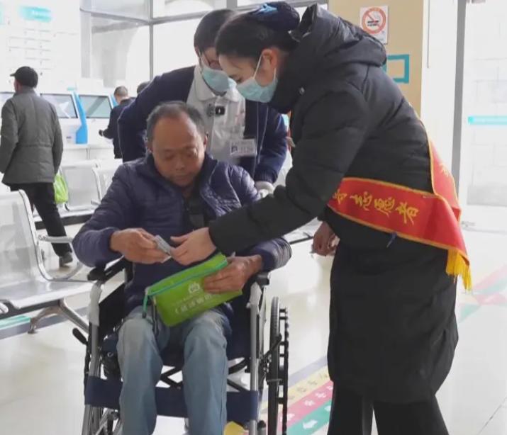 在南京家里有老人、病患的朋友，你们是不是一直有个心头难题？老人看病不懂流程，子女