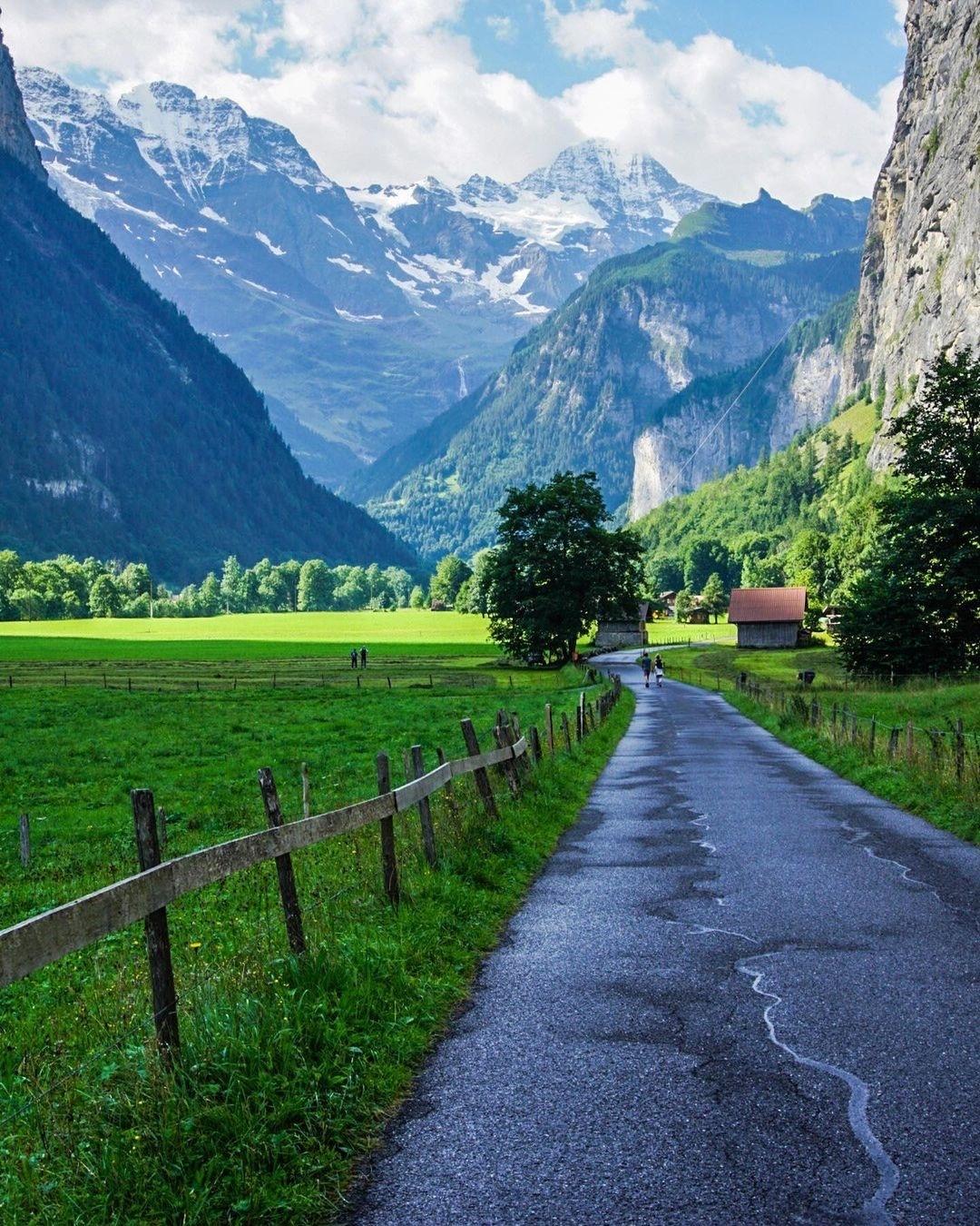 河西，其实有很多学生想上课的，但是因为距离的关系，很多老师不愿意从新街口过去，因