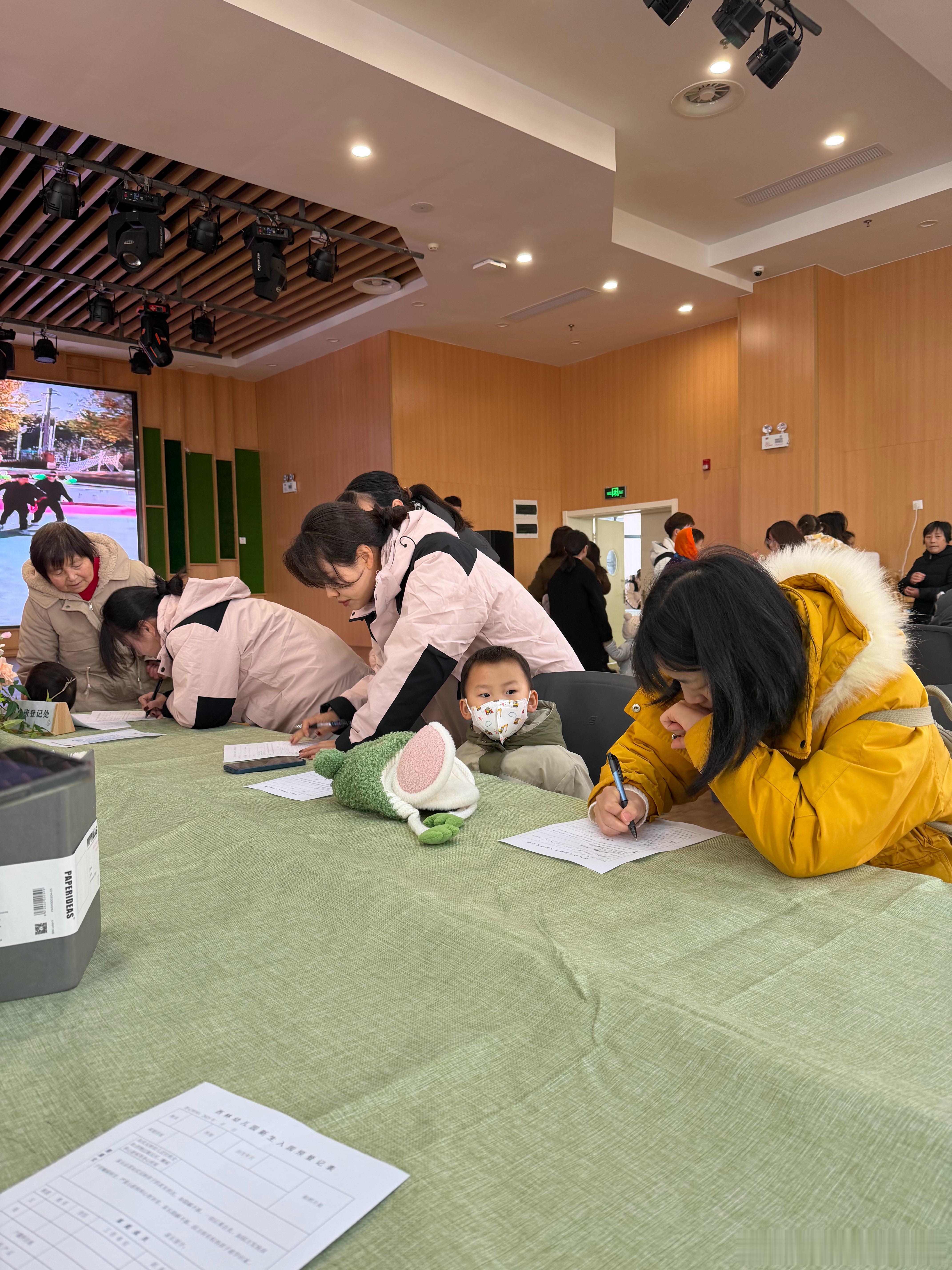 歪日，说出来你不信，我在家长里显得巨年轻