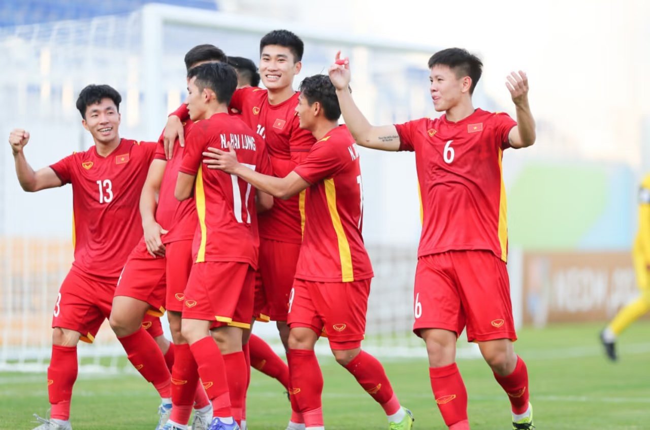 上海明日之星冠军杯半决赛，U17小将点球3-1击败河床U17，晋级决赛对阵阿森纳