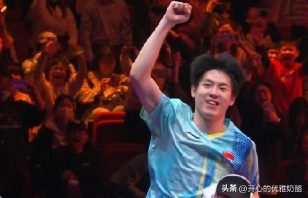 温瑞博开心的绕场跑起来，充满活力的小将真棒。
温瑞博开局没找到感觉，6-11很快