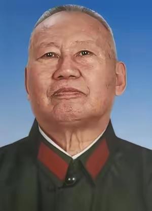 [月亮]1978年，原空军副司令张积慧被撤职，被关了两年后，转业的他，到成都42