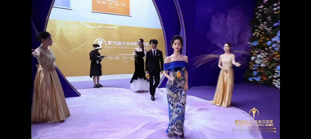 陈添祥百花奖红毯谁懂啊，陈添祥这身黑西装真的太绝，修身剪裁把宽肩窄腰的优越身材完