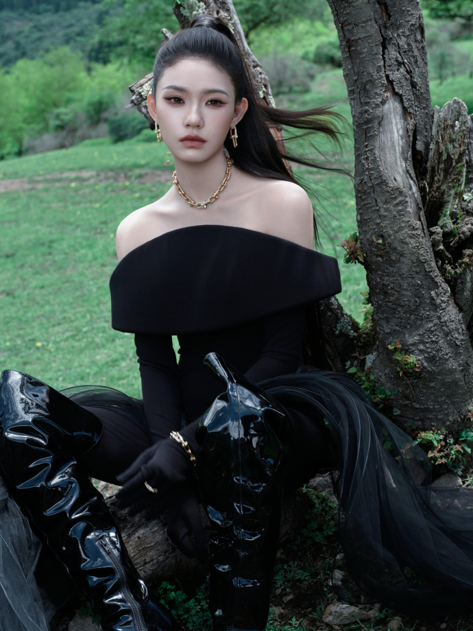 林允高马尾大光明林允拖尾黑纱 林允大光明高马尾美爆了！！！拖尾黑纱造型给到夯啊啊