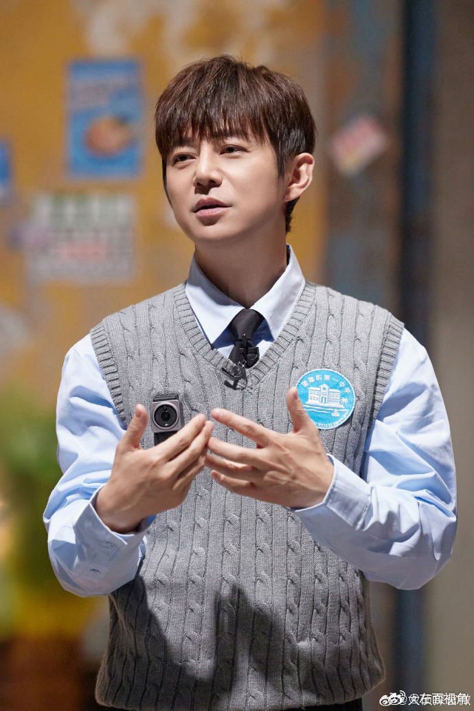 大侦探鲸鱼的回声 何远航凭借全面的海洋知识坐镇探案，在大海的线索里寻找破绽，串联