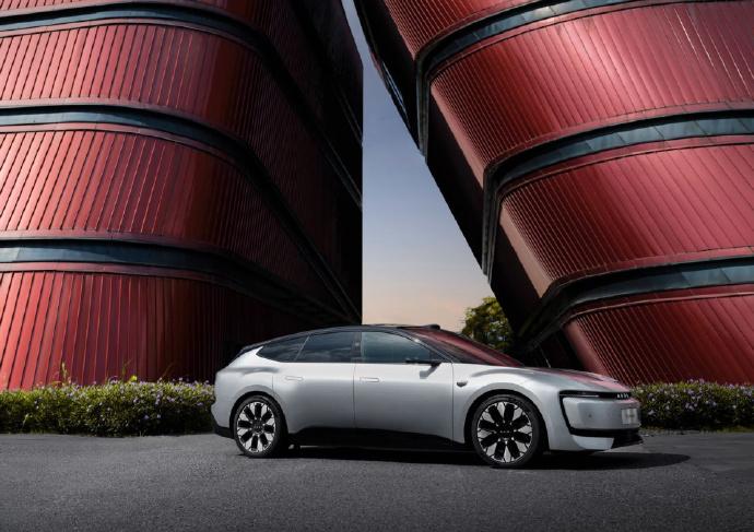 如何优雅的展示一款新车的性能和使用场景？

在当下的新能源市场，由于产业链的不断