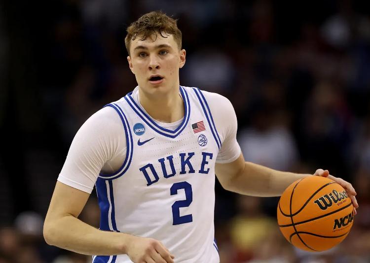 如果弗拉格空降2026届选秀，他还能稳坐状元吗？答案可能和你想的不太一样。

这