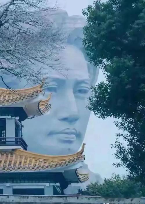 世间有一种尴尬，叫做本想否定别人，却连自己也一并否定了。
有些人起心动念，要否定