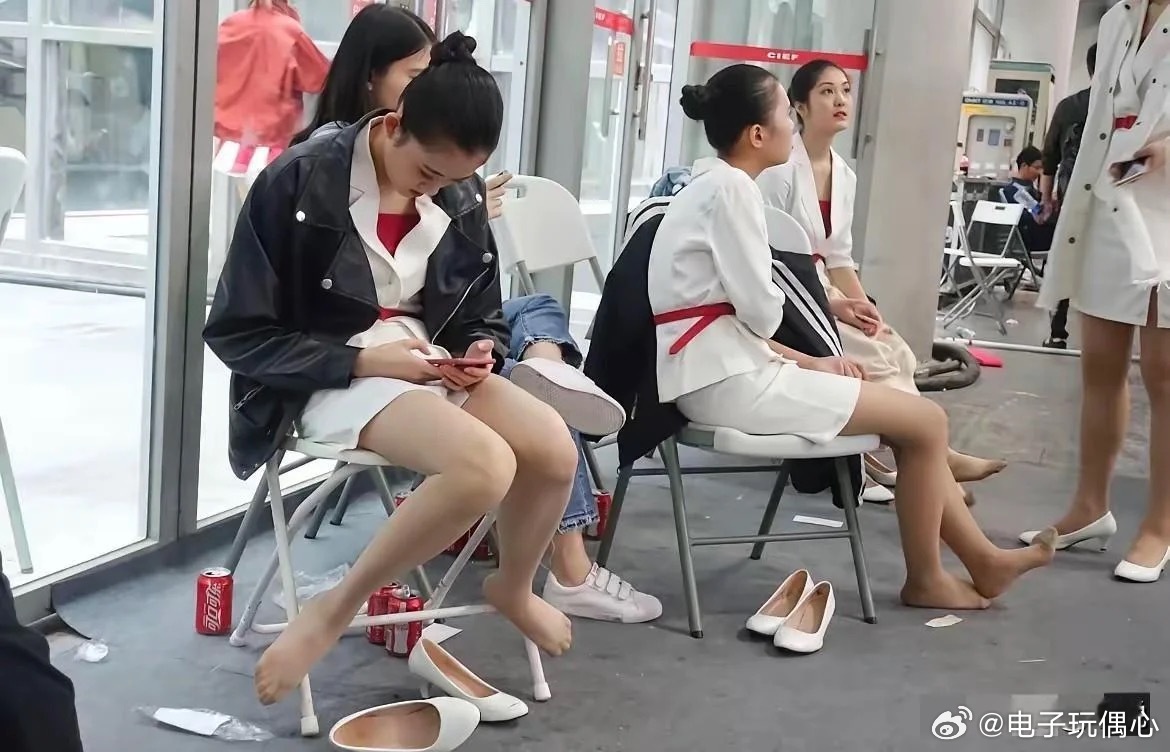 看着感觉一股脚臭味，真的有人穿丝袜不臭吗？ 