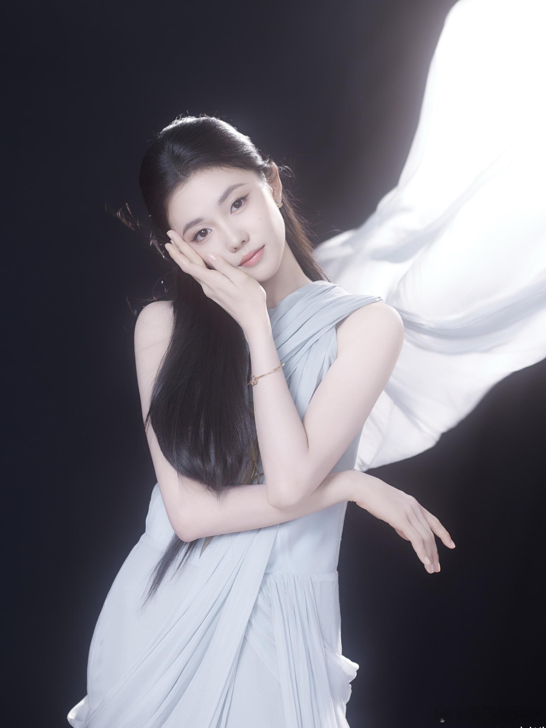 刘浩存[超话]刘浩存深蓝L06品牌大使恭喜这个刘浩存！！！特别厉害的宝宝～我们都