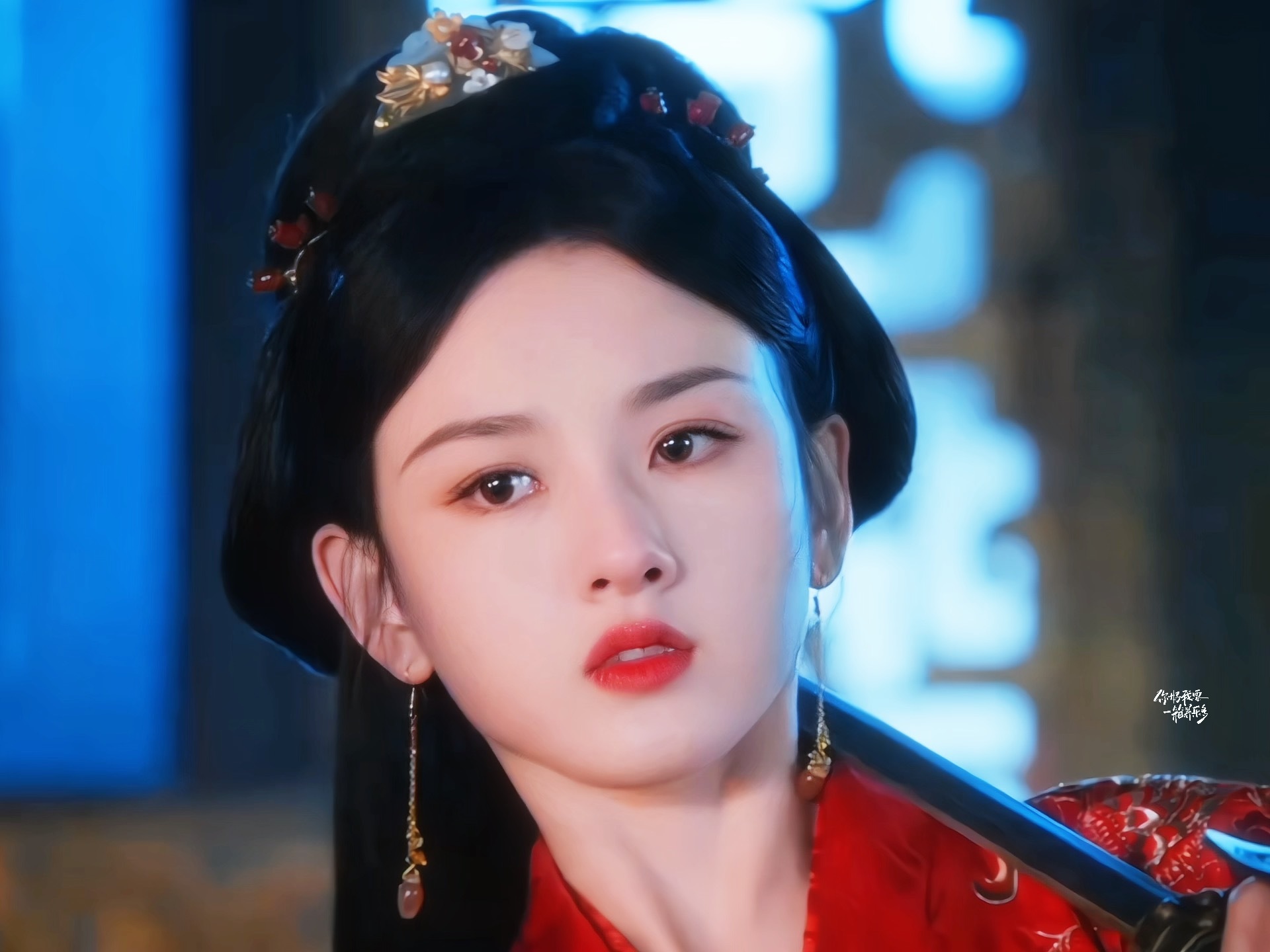随便截了蛮蛮红衣的几张图 美晕🥰随便截了宋祖儿在折腰的几张图 ​​​