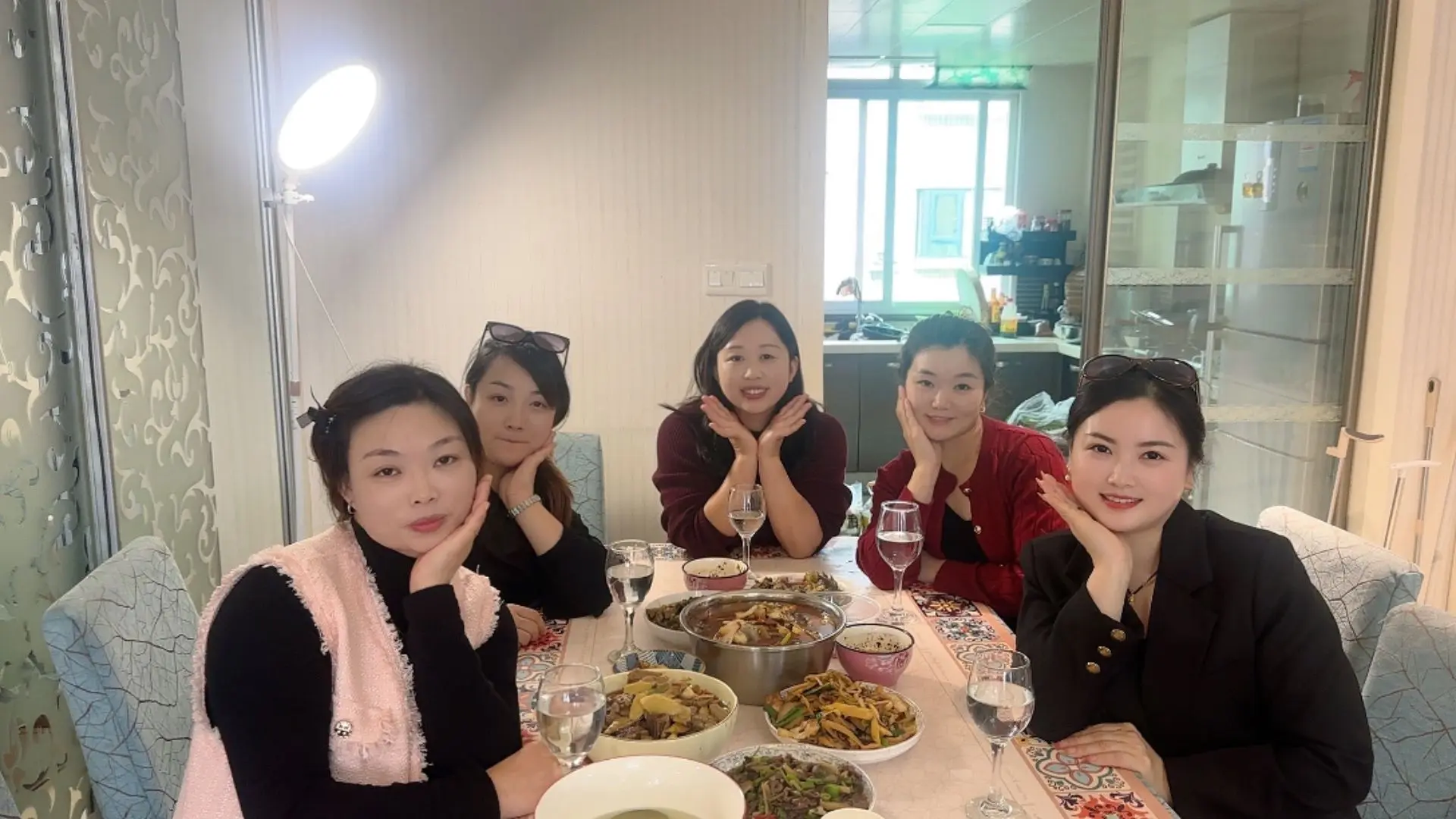 祝我们的友情长长久久 时光不老我们不散 陪你们疯陪你们闹陪你们一起笑