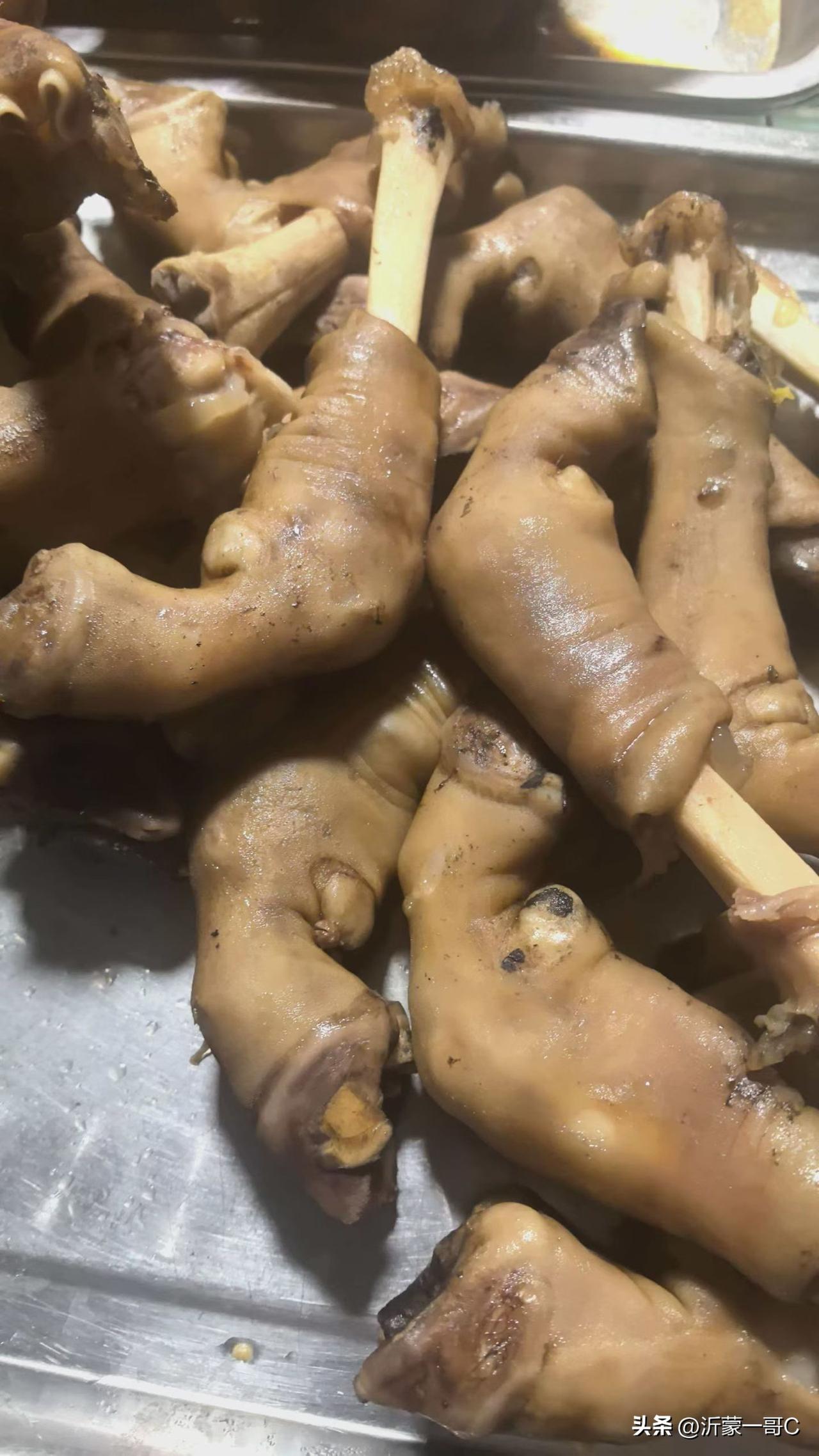 昨天一次买15个羊脚！这才是吃货的硬核快乐！
 
谁懂啊家人们！逛市场一眼相中新