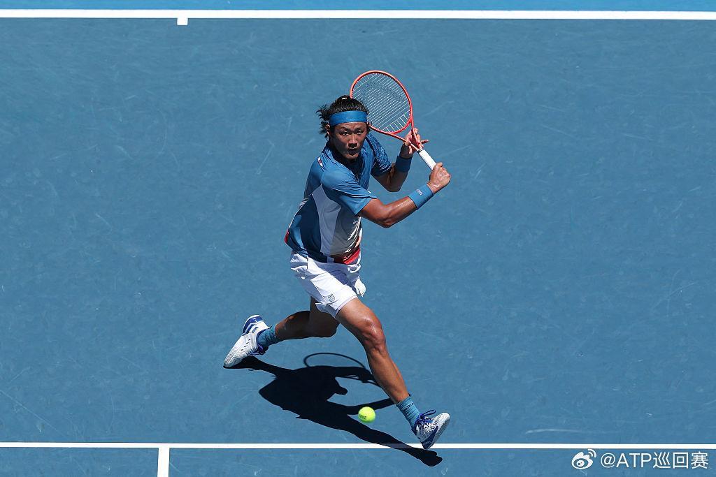 张之臻 0-2 F·塞伦德罗澳网2026 男单首轮，张之臻尽管在第十局破掉对手发