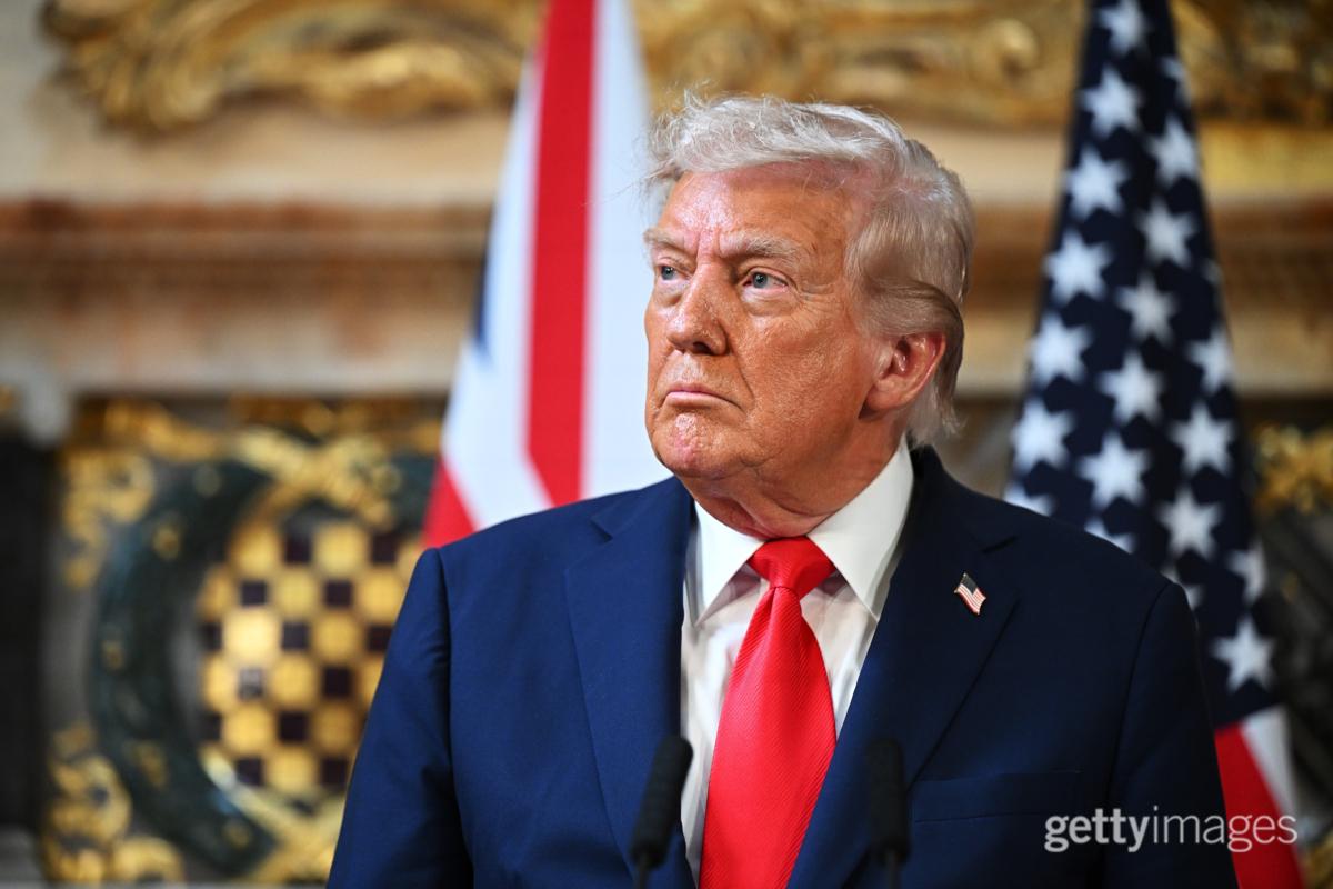 新闻快讯——美国总统唐纳德·特朗普表示，美国将继续对伊朗的军事行动，直至达成目标