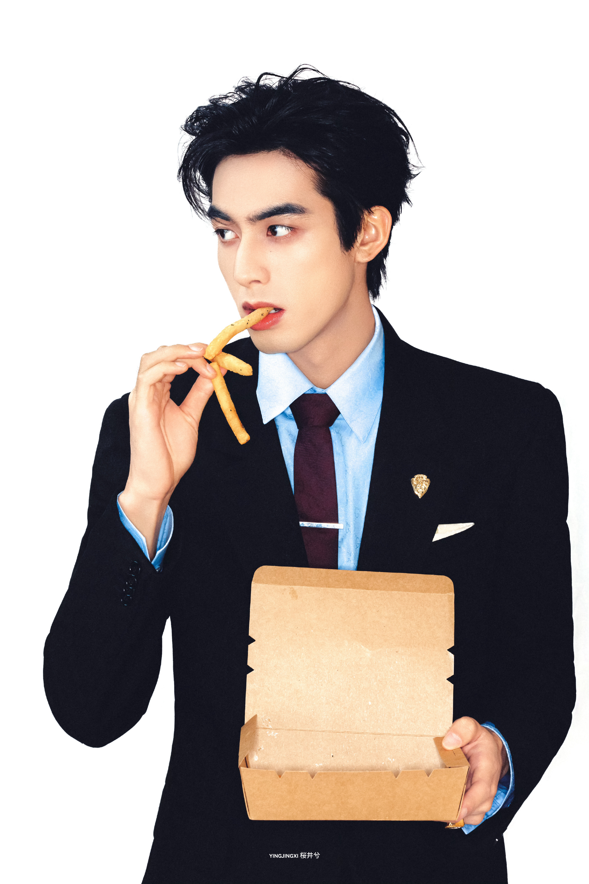 宋威龙被叫全球少女的梦的反应谁能不为宋威龙着迷呢宋威龙全球少女的梦称呼我笑纳了宋