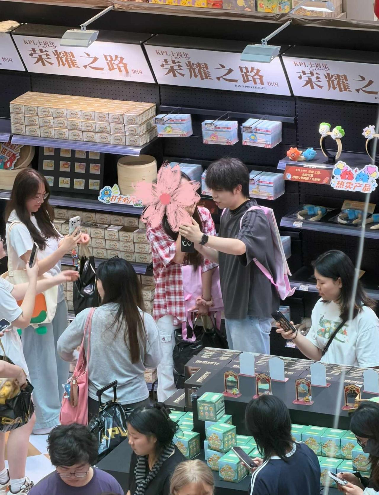 厦门快闪英凯老师来了！！！
本人很帅！！对人也人温柔耐心kpl