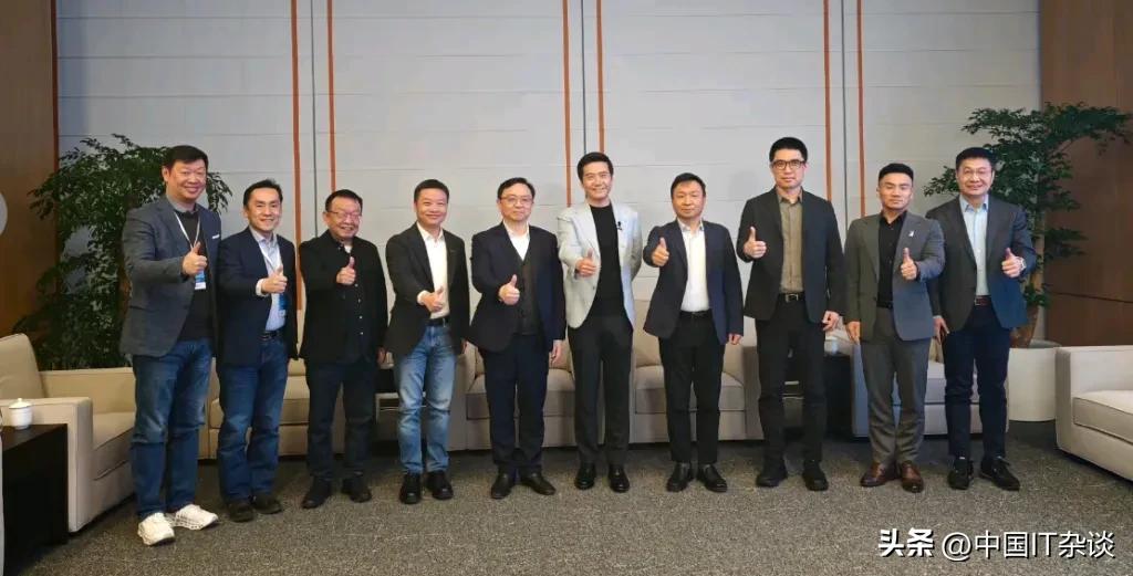 小米新SU7发布会，半个车圈老大都来了！比亚迪集团董事长兼总裁王传福、理想汽车C