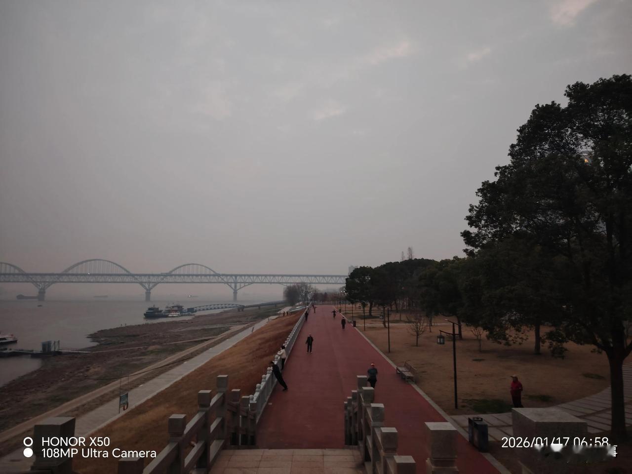 晒图笔记大赛2026年1月17日长江岸边晨练打卡分享运动