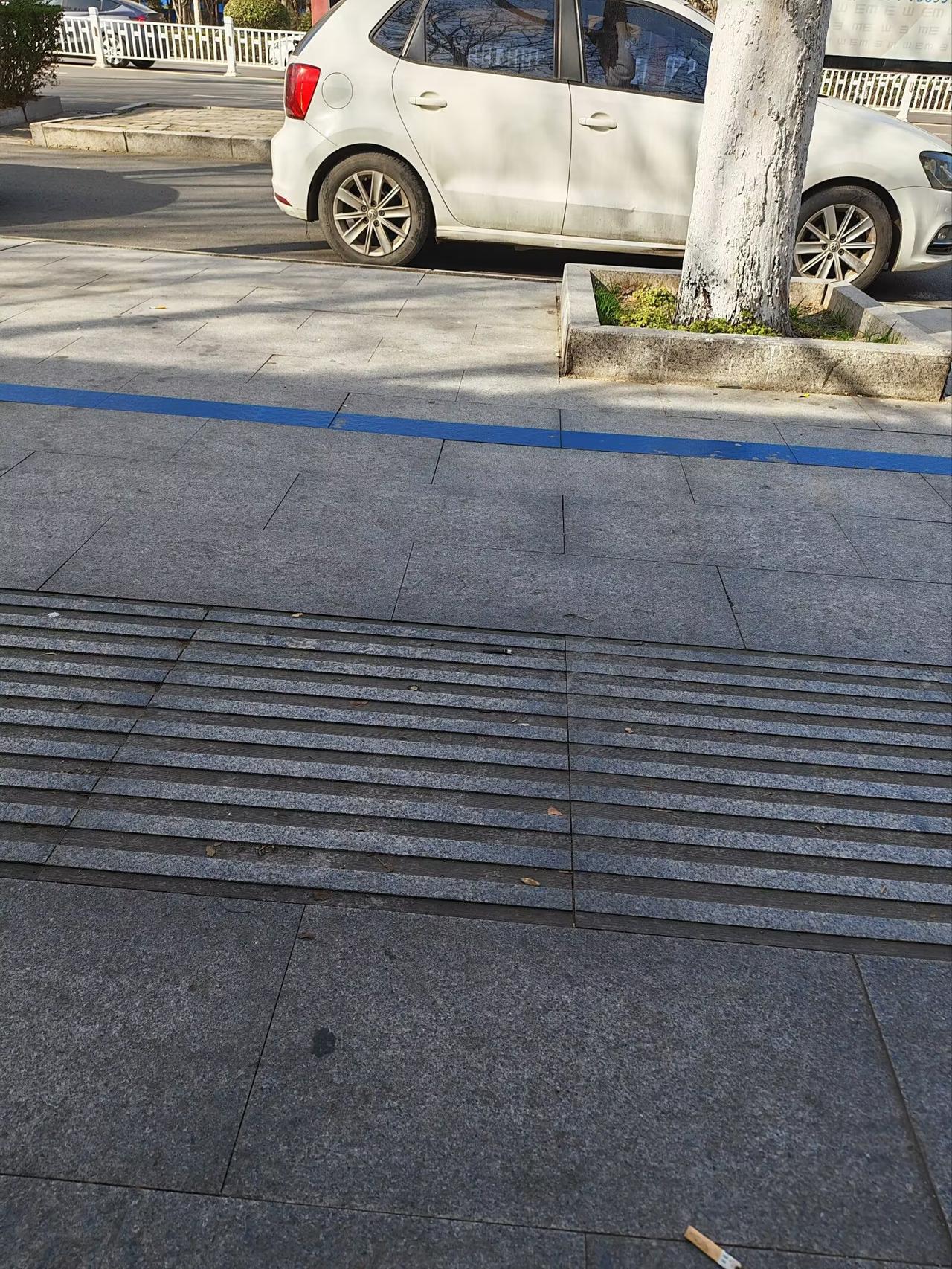 话说我在人口流动密集的地方蹲着，前面放个碗会给money吗