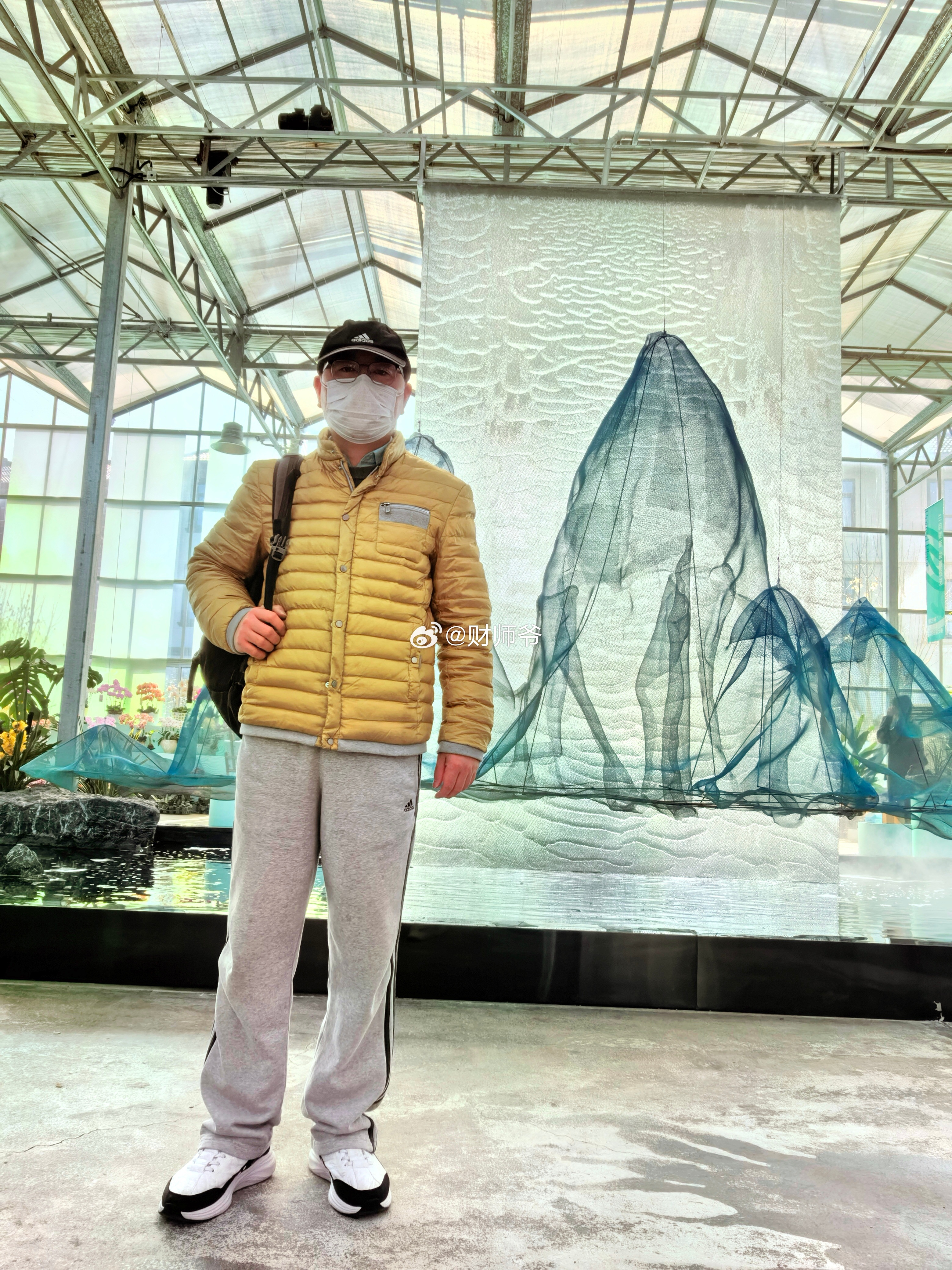 图1图2中这几盆都是获“特级金奖”的兰花。这么小小一盆，价值上百万。 绍兴·漓渚