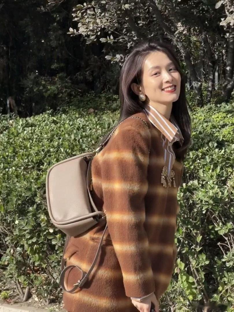 陈昊宇万妮达在干什么这段花絮我循环看好几遍，她俩的互动特别自然，没有一点点剧本感