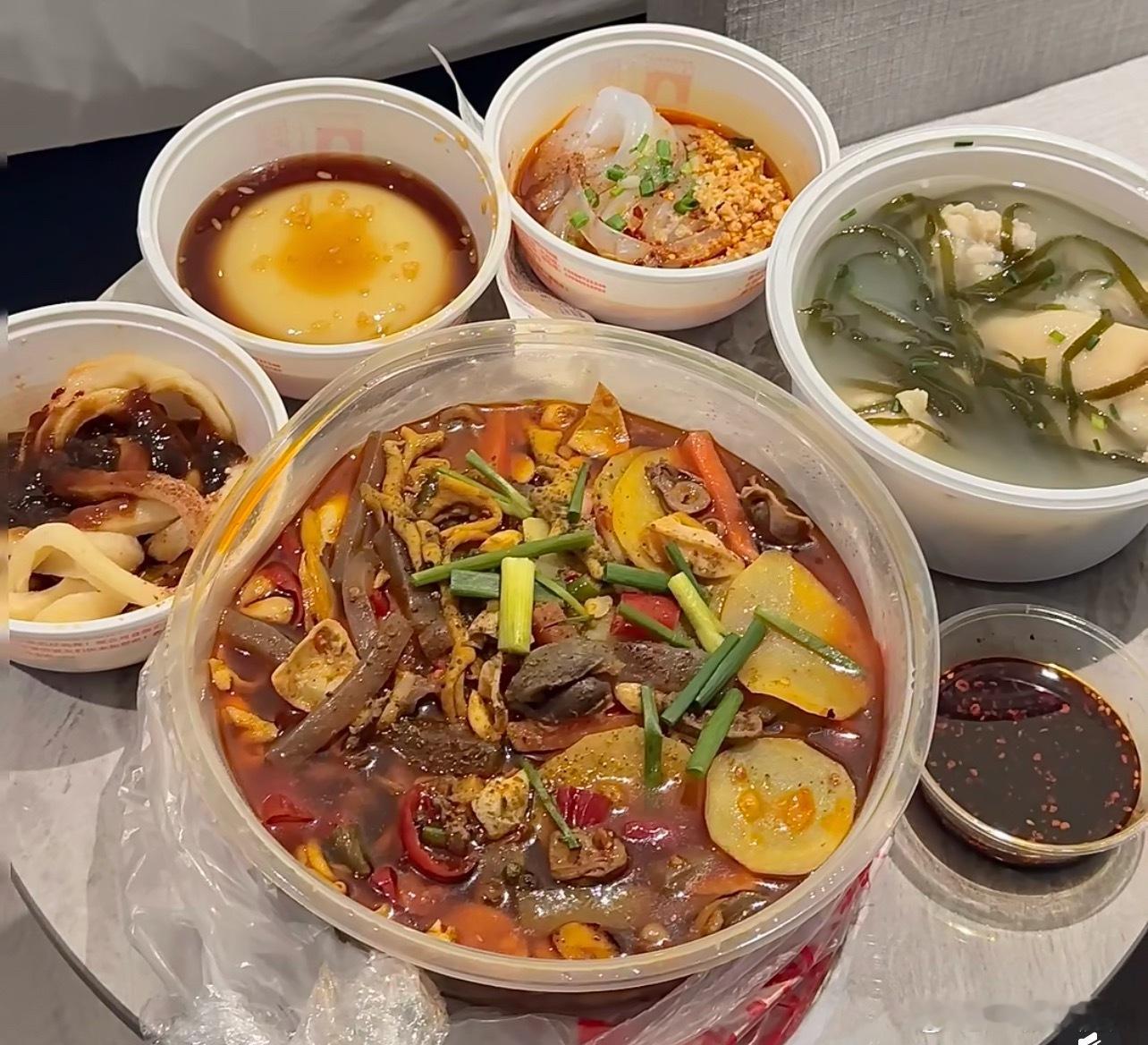 一周21顿饭近一半是外卖这也是人之常情，现在年轻人家庭普遍快节奏，压力大，有时候