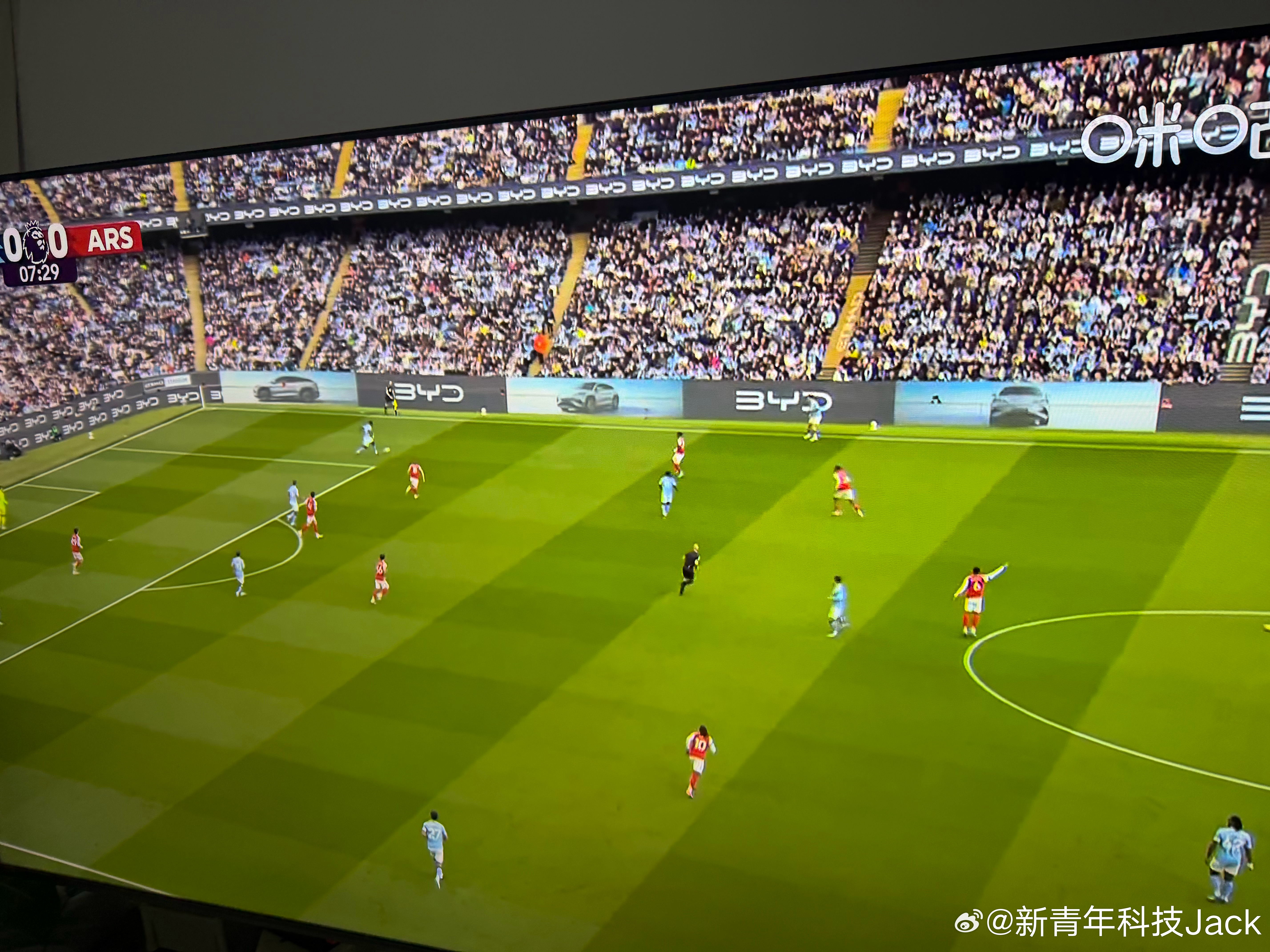 英超争冠天王山之战，曼城打阿森纳曼城场边的比亚迪广告牌很抢眼啊 曼城vs阿森纳