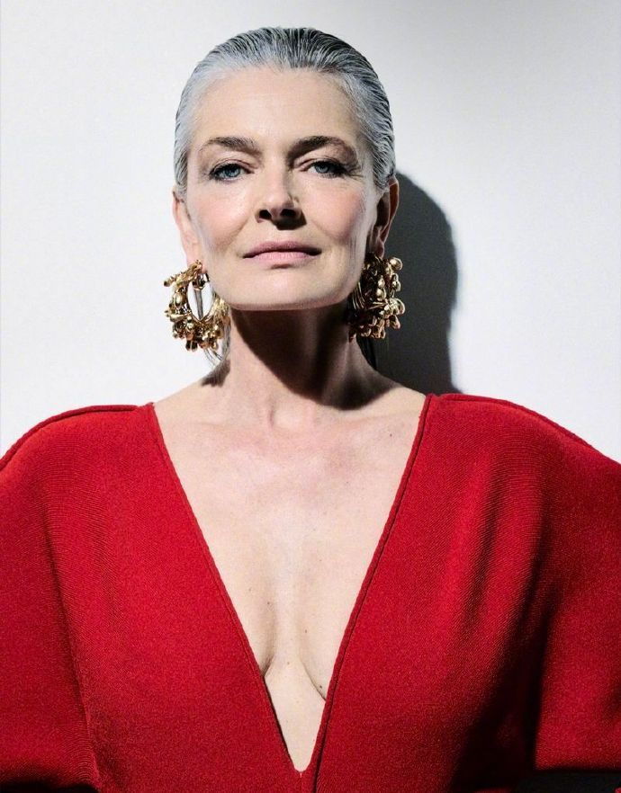 任何年龄都是一个礼物，57岁的超模Paulina Porizkova，身体力行给