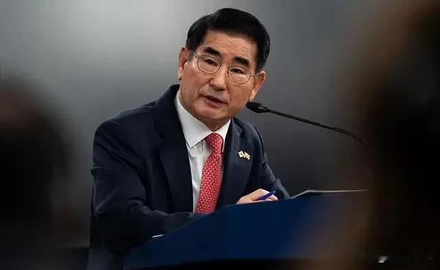 有人背锅了，韩国国防部长金龙显主动提出辞职，同时表示紧急戒严令带来那么大影响，深