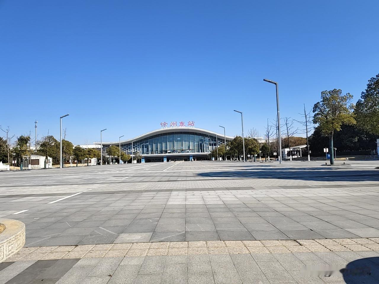 记录我的2026这徐州人挺多的，地铁人流量还是挺多的，徐州东站。迈入2026年