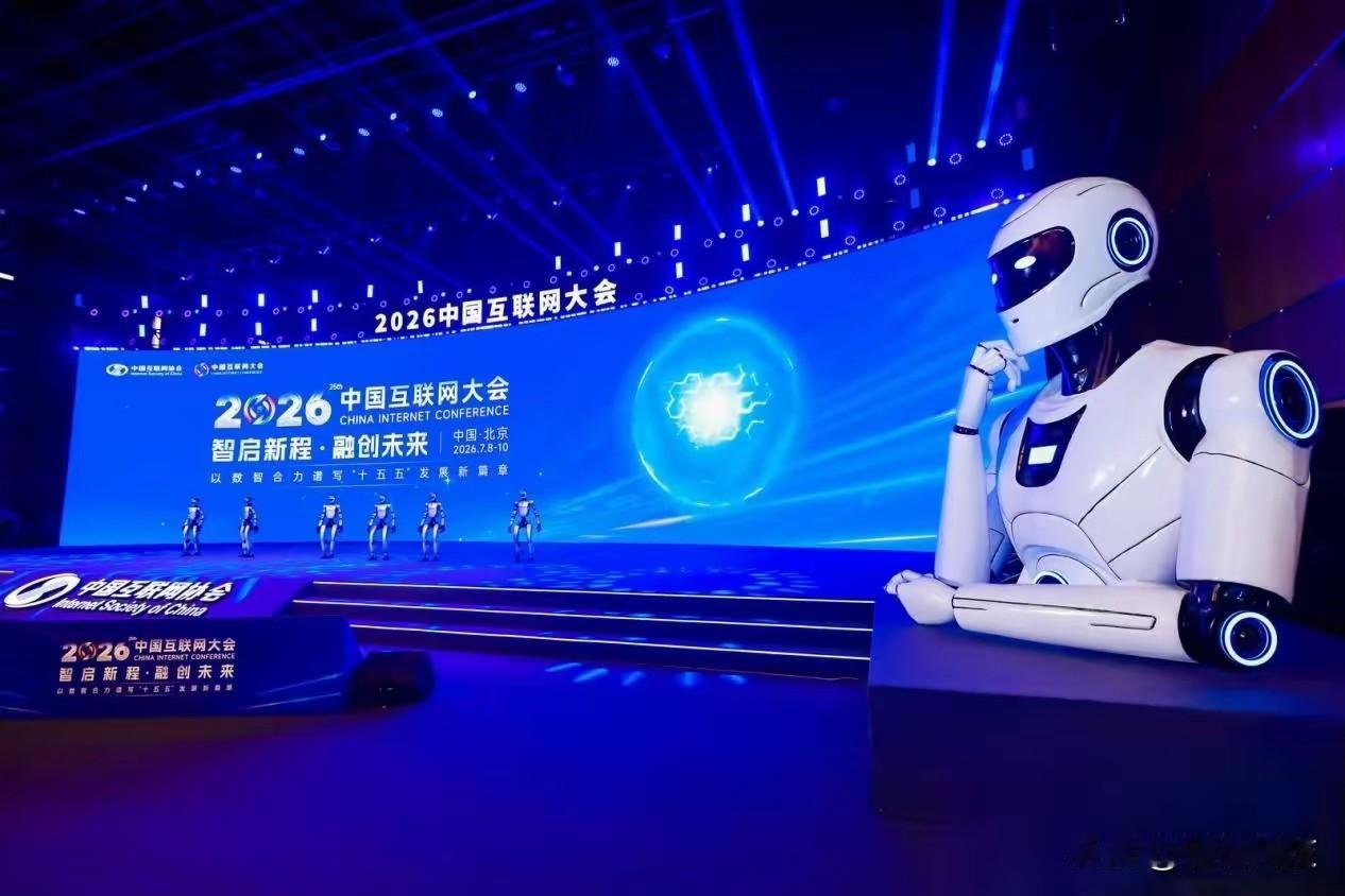 家人们，谁懂啊？AI下车间“搬砖”了！🔥

刚刷到2026世界人工智能大会的消