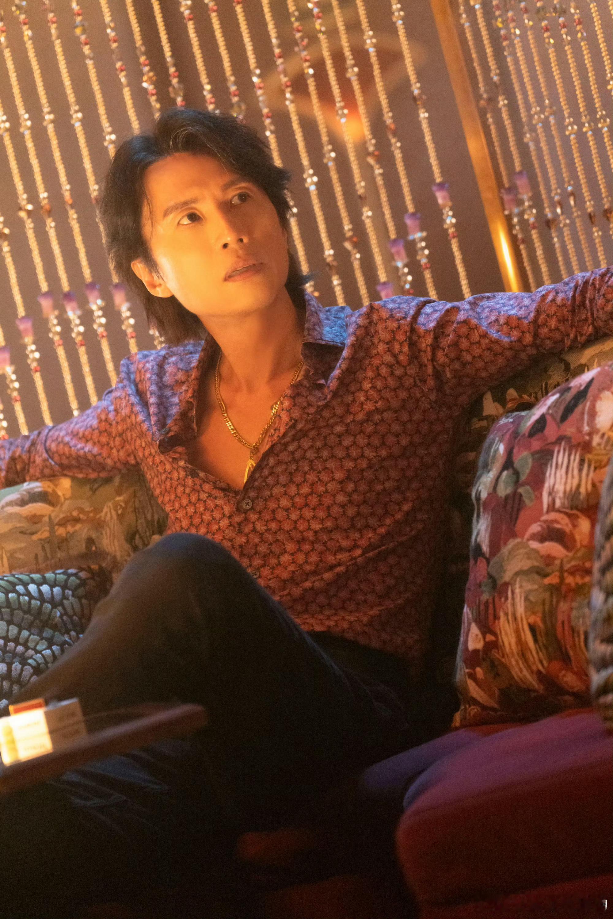 黄子华不敢看自己半裸戏黄子华《夜王》香港首映礼太有梗！被问半裸戏直呼不敢看还脸红