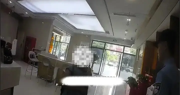 诈骗分子远程操控老人取现，民警及时出手保住40万元养老钱