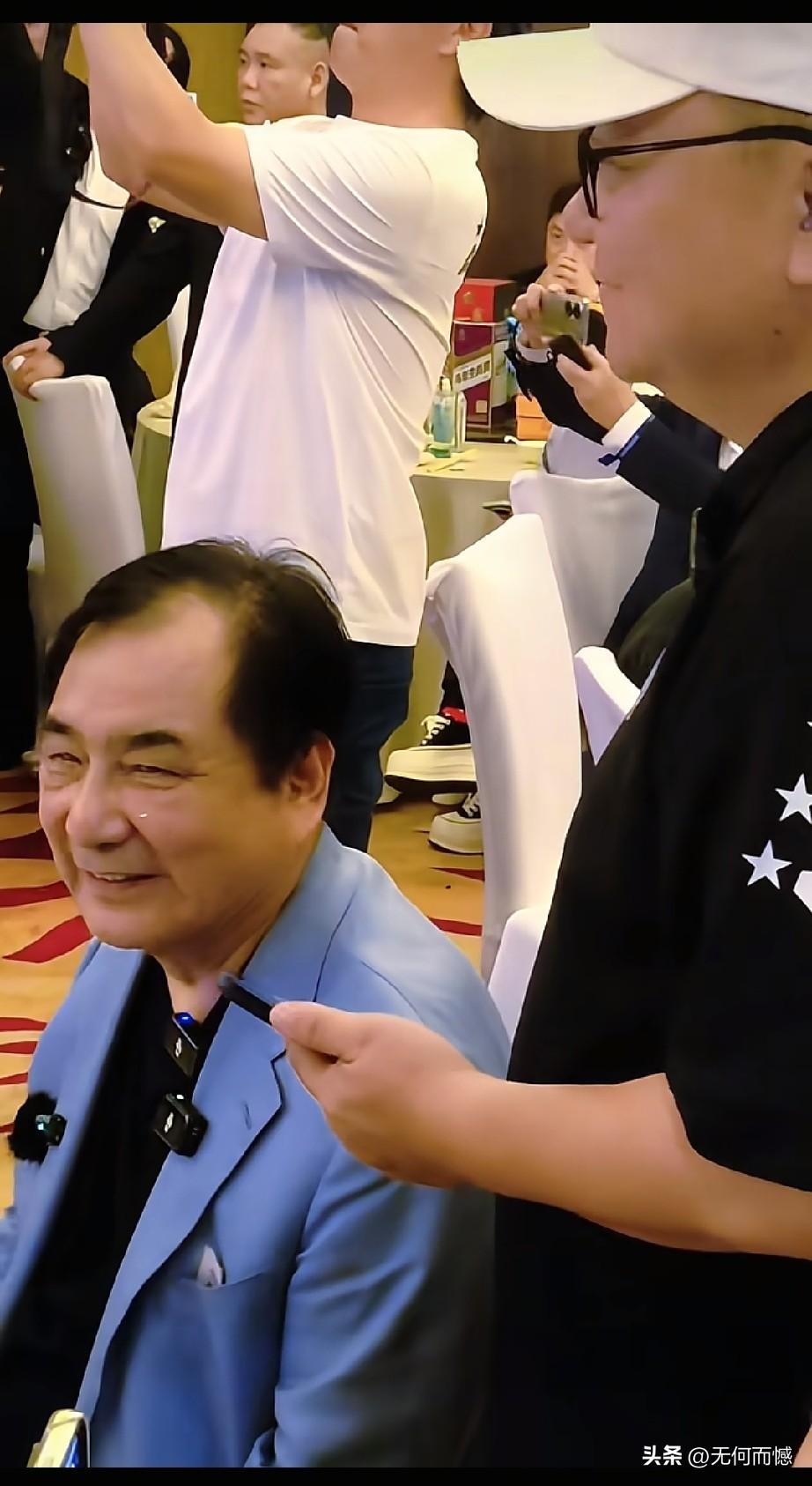 李晓华先生在6月27日，为董路率领的足球小将举行了盛大的庆功宴，场面非常热烈，整