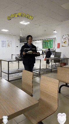 我怎么觉得这样很好，
吃多少就装多少，
但是不要浪费。