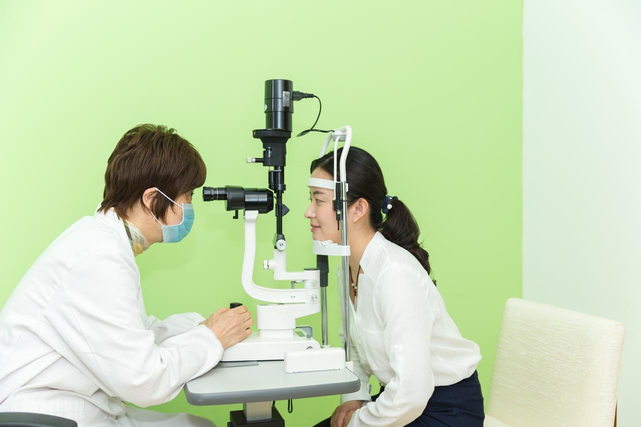 【视力变差？不一定是累的，可能是……】

动手一揉不如顺手一滴亮眼行动守护eye