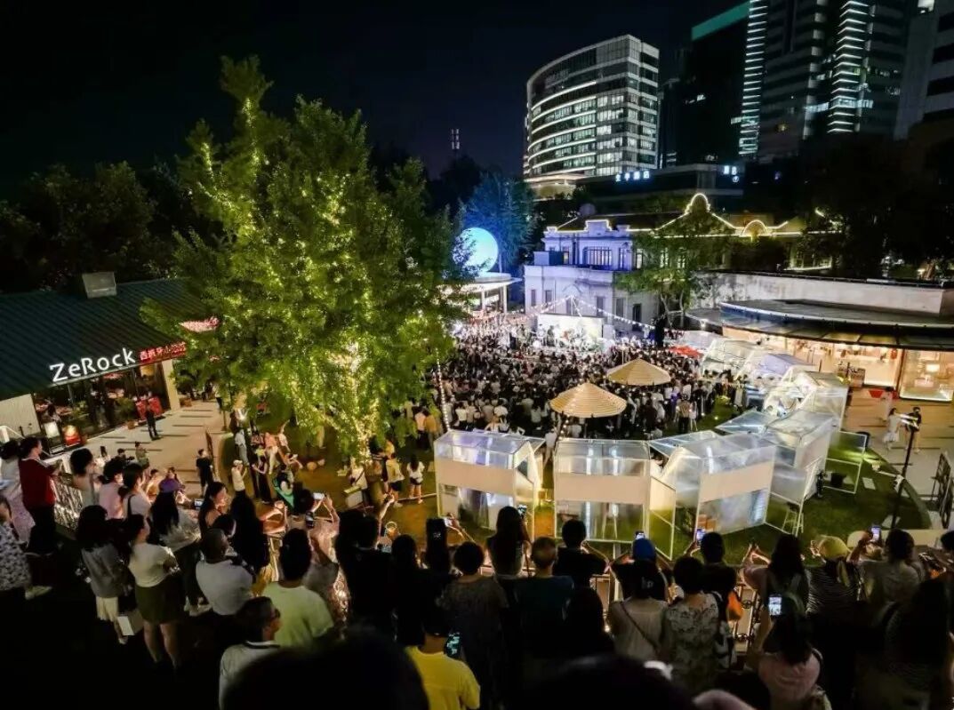 上海小陆家嘴要大规模更新了，新增一个明珠广场，继续增加空中连廊，金茂大厦裙楼更新