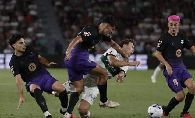 豪门悲喜夜：巴萨5-0，AC米兰2-1，尤文1-0，利物浦2-2，曼城2-1