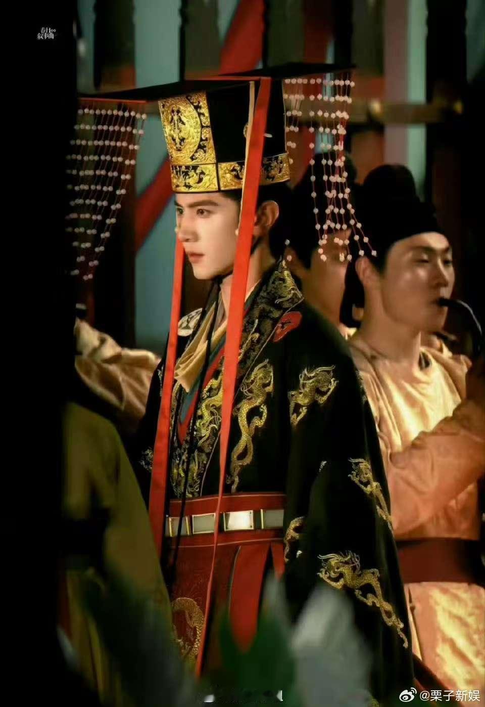 陈哲远英寡冕服路透陈哲远少年帝王造型陈哲远少年帝王，不错，[思考][思考] ​​