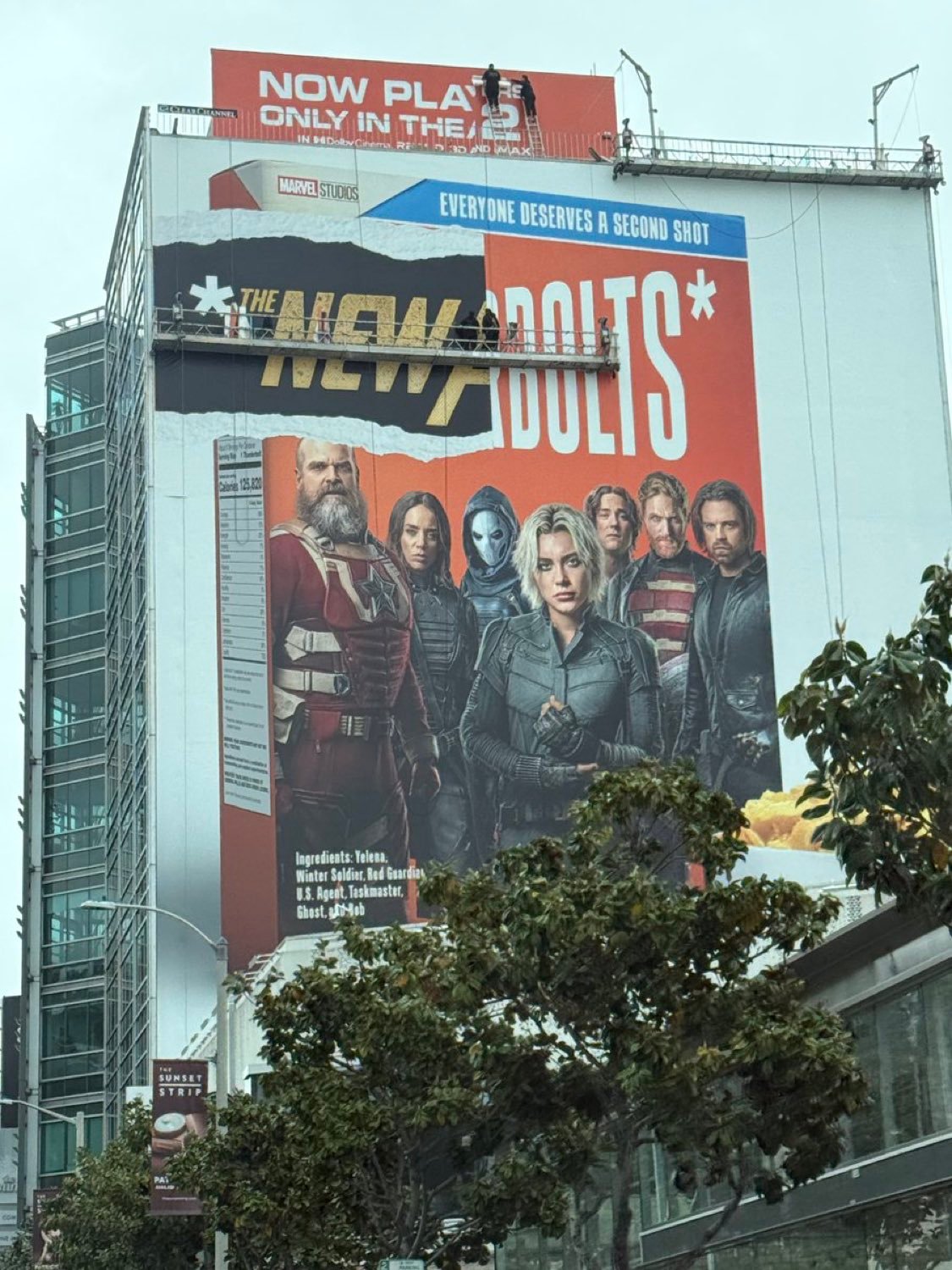 雷霆特攻队 巨幅广告牌的名称已经更改为“THE NEW AVENGERS”[上课