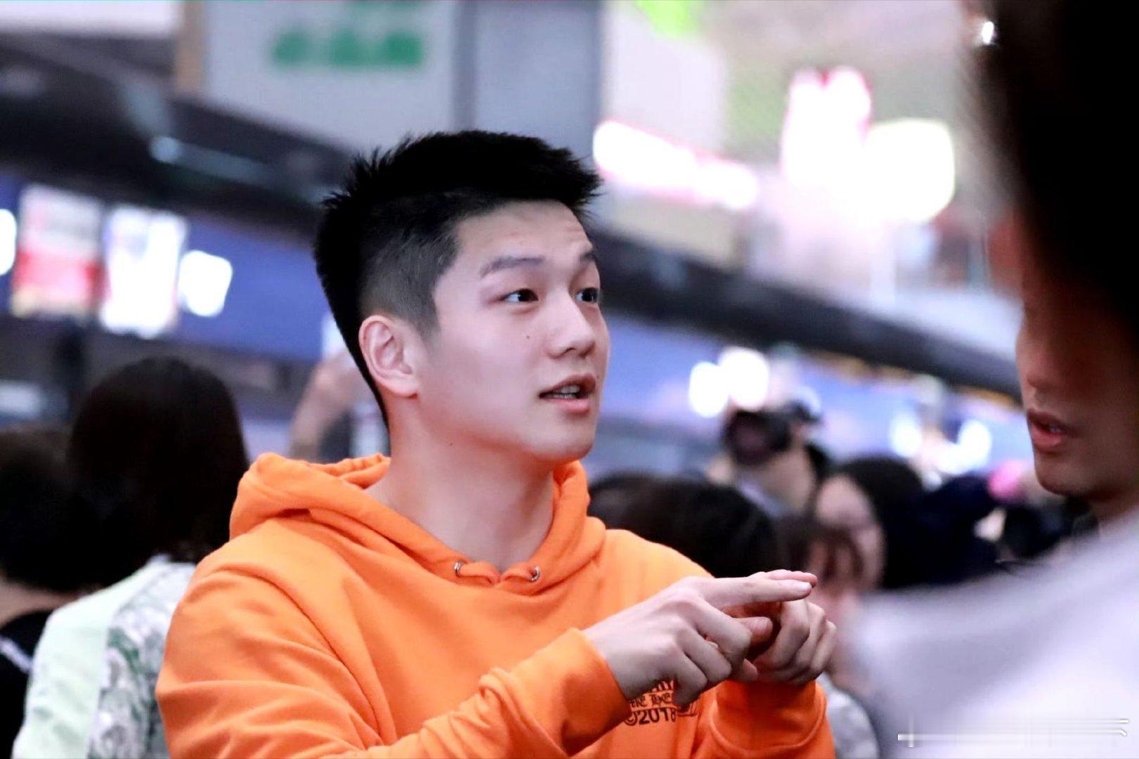 东：信我是真的～有这么大 