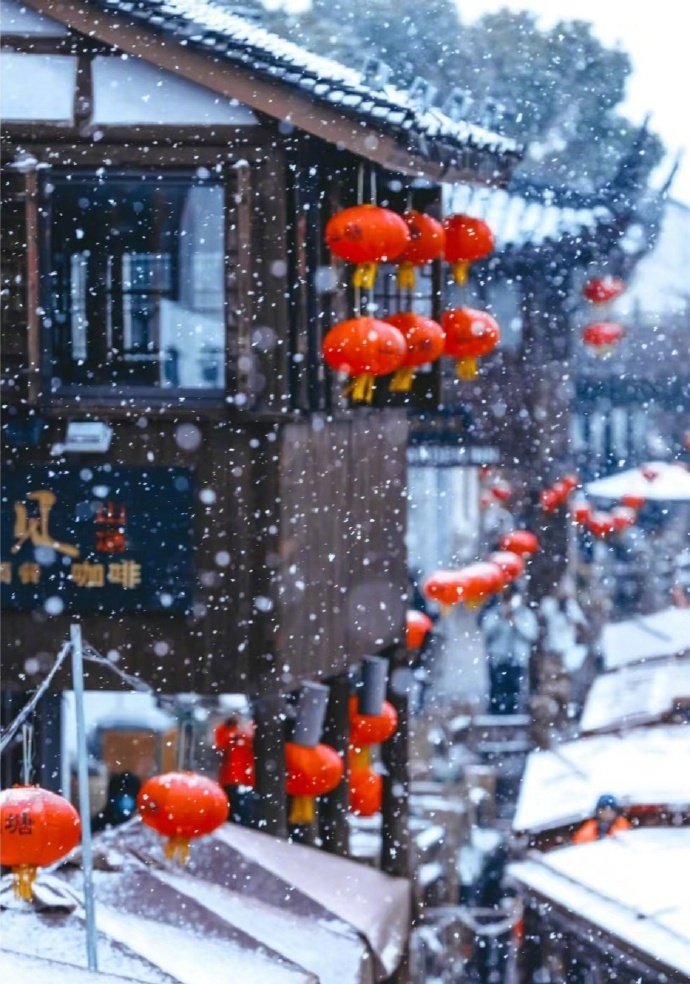 “  漫天瑞雪霏霏 ...   ” ​​​