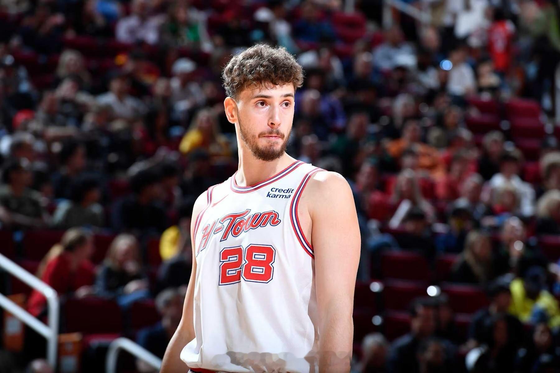 无法说！一个中锋20中6，各种漏人和摊手！好在最后遮羞打进1球！你们如何评价申京