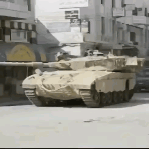 一般的炸弹对坦克没有丝毫影像，看来反坦克武器落后了，需要配置更有威力的炸弹。