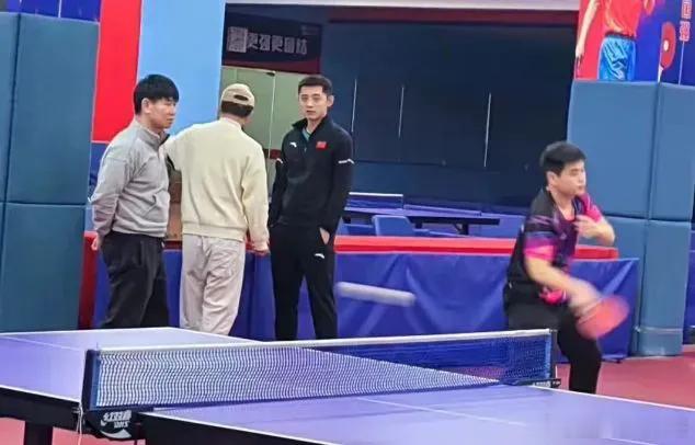 张继科就职宁波俱乐部，网传年薪38万，比之前动辄数千万的代言费缩水了不少。1月1