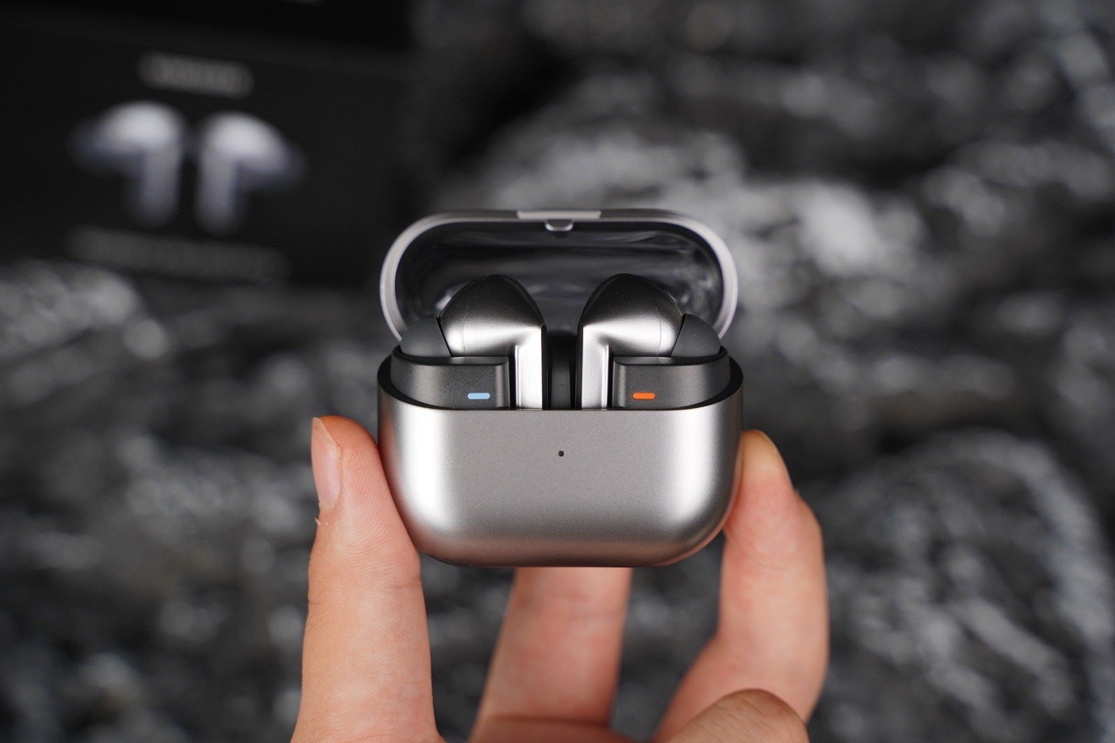 Galaxy Buds3 Pro 到手了！！！科技感！就是上手的第一感觉，赛博朋