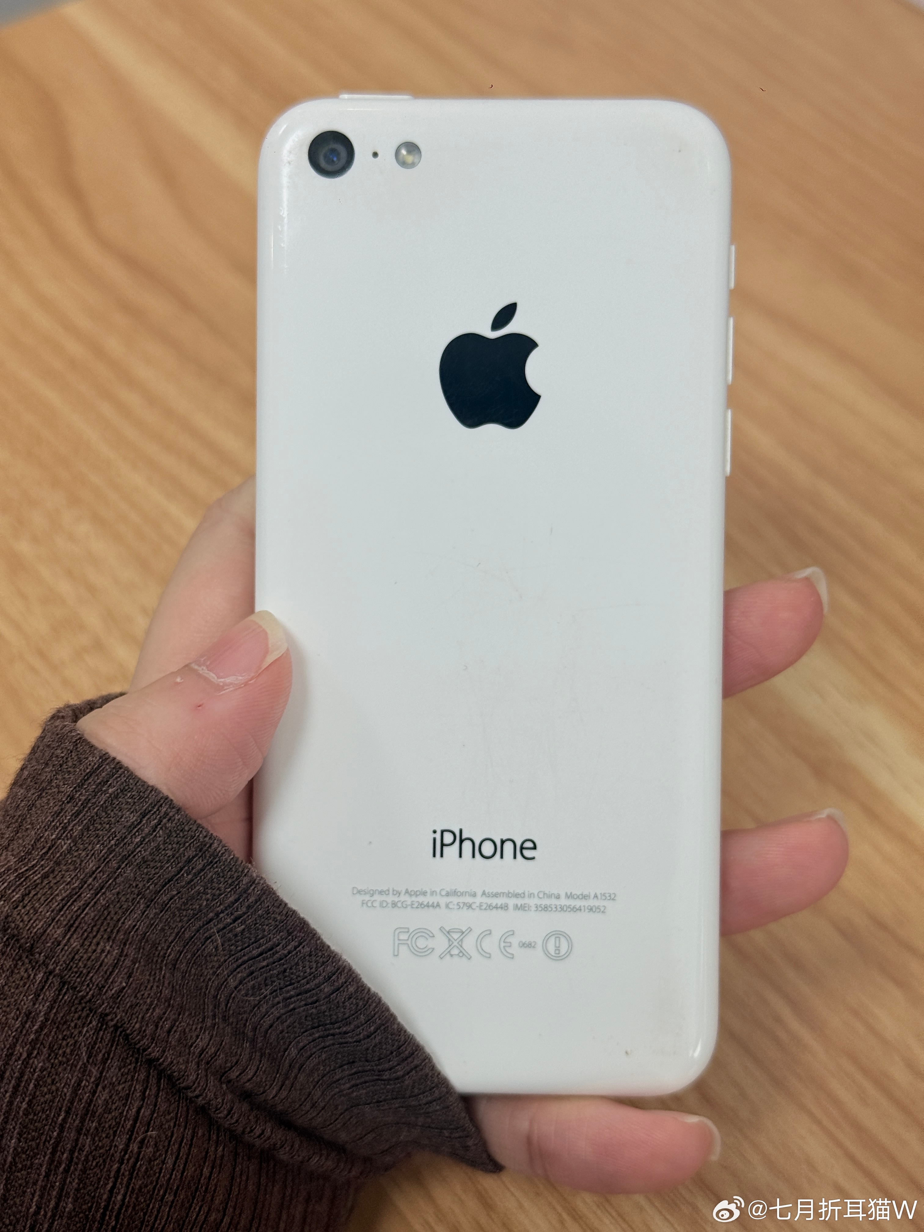 家里吃灰的旧手机突然成了香饽饽收藏癖有福了，之前50收的苹果5c不知道还能卖多少